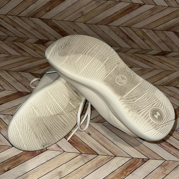 Kizik White Women’s Size 10 Athletic Workout Running Luxury Sneakers Shoes - Picture 5 of 8